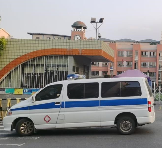 临桂救护车出租护送骨折病人一公里多少钱